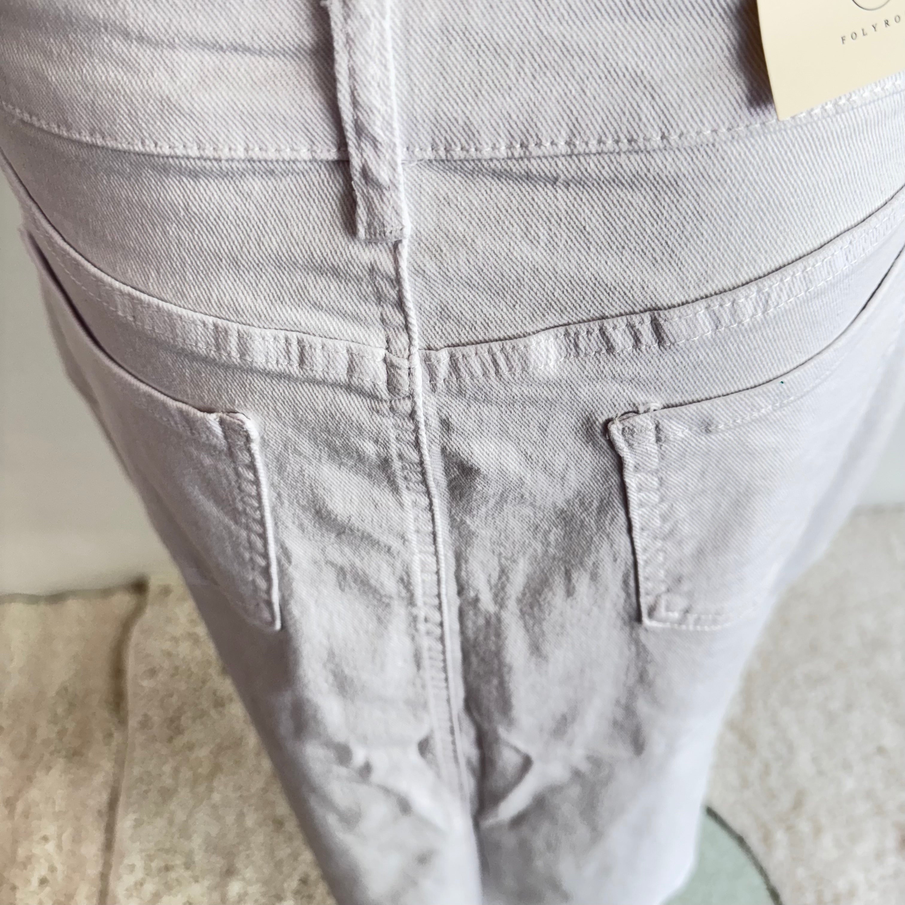 Bequemer weisser Jeansrock
