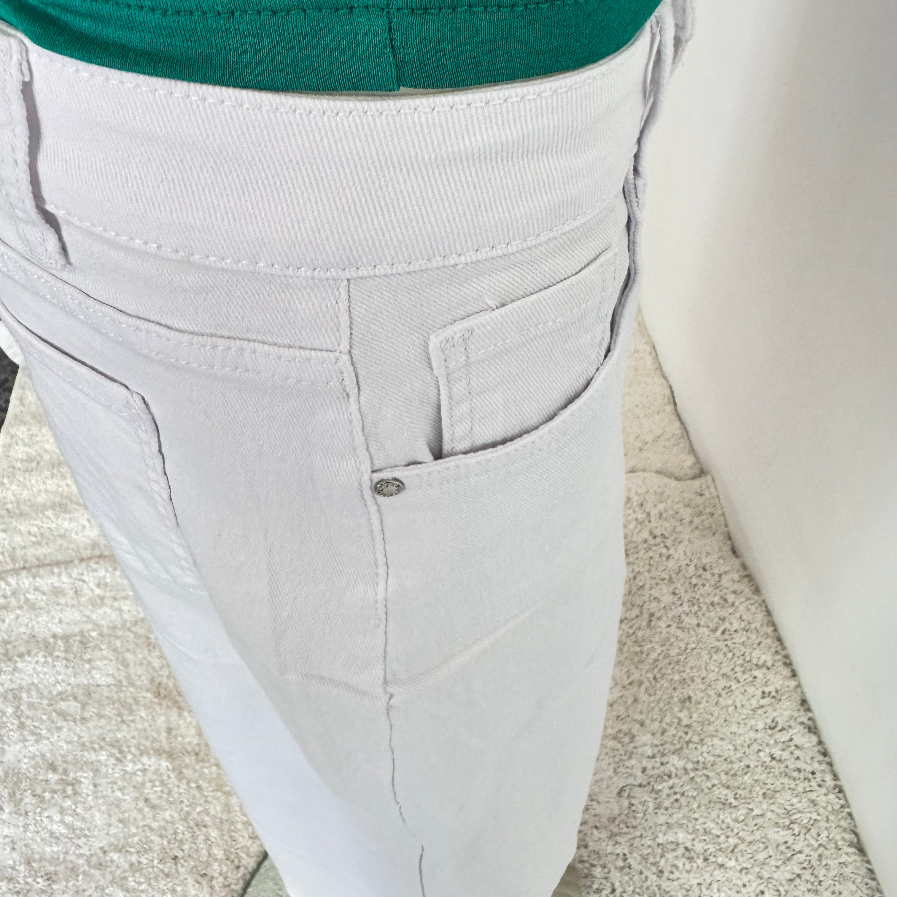 Bequemer weisser Jeansrock