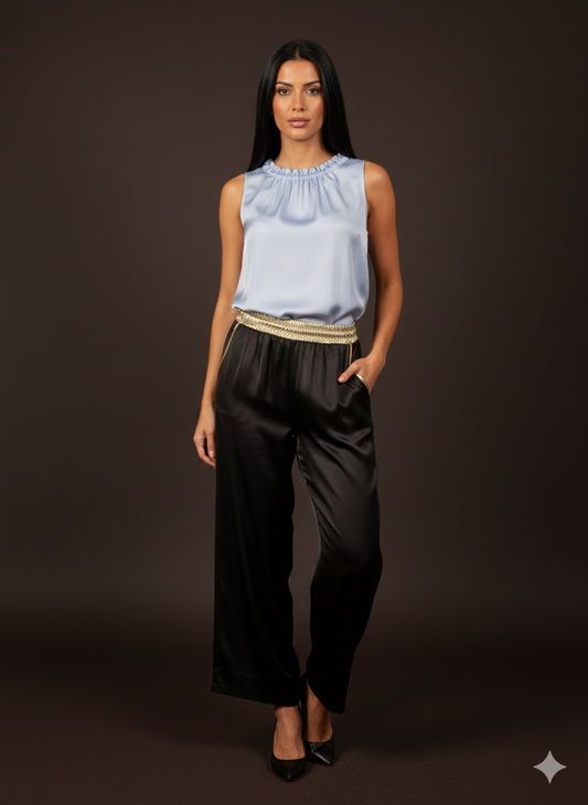 Damesbroek van stof met een satijnen uitstraling