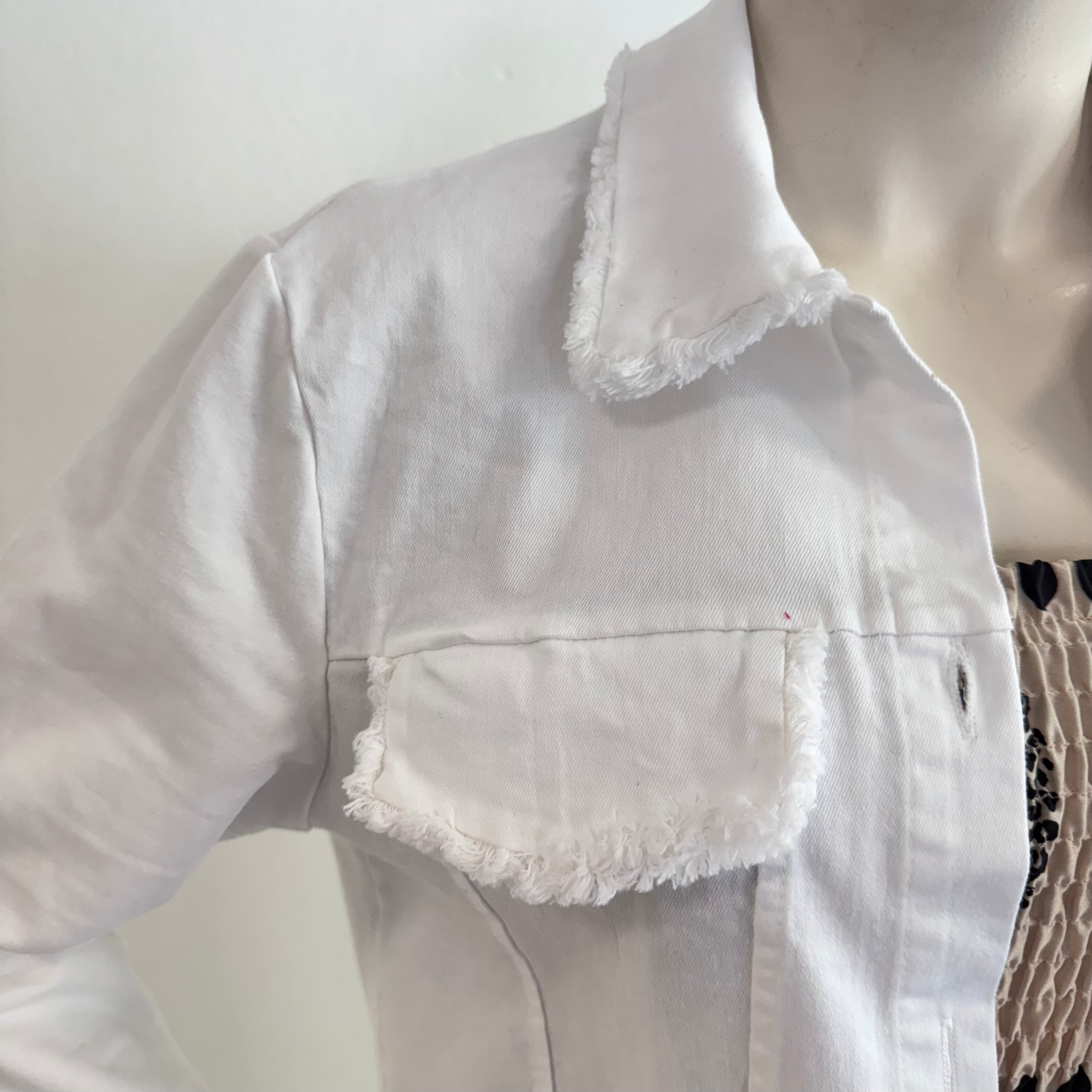 Weiße Denimjacke mit Fransen-Details