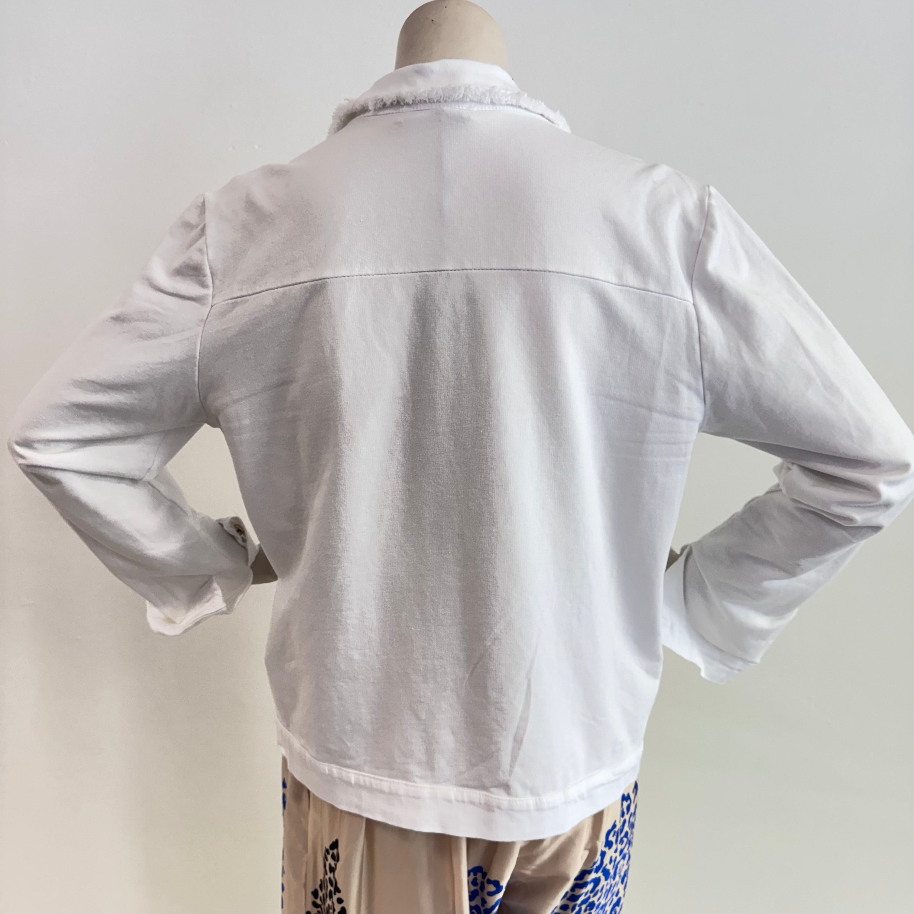 Weiße Denimjacke mit Fransen-Details