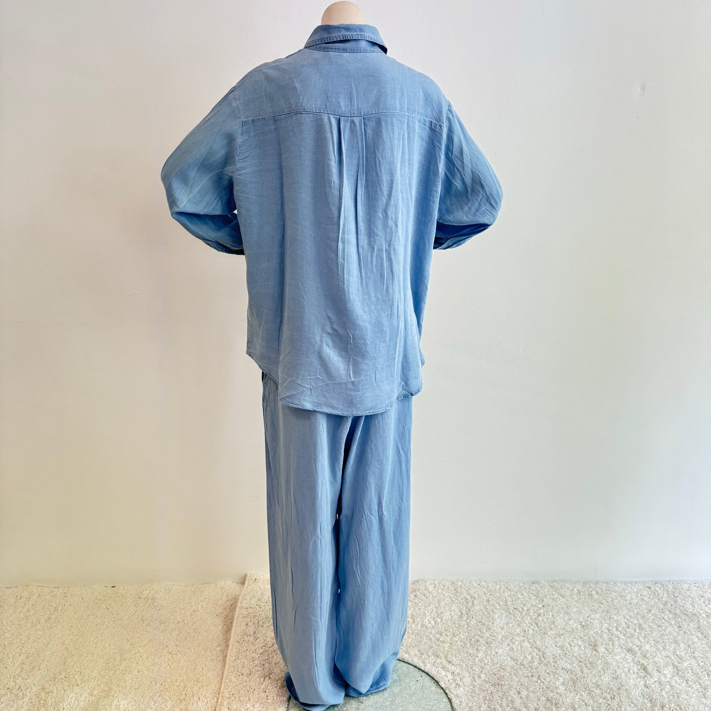 Eleganter Zweiteiler aus 100% Tencel in Blau