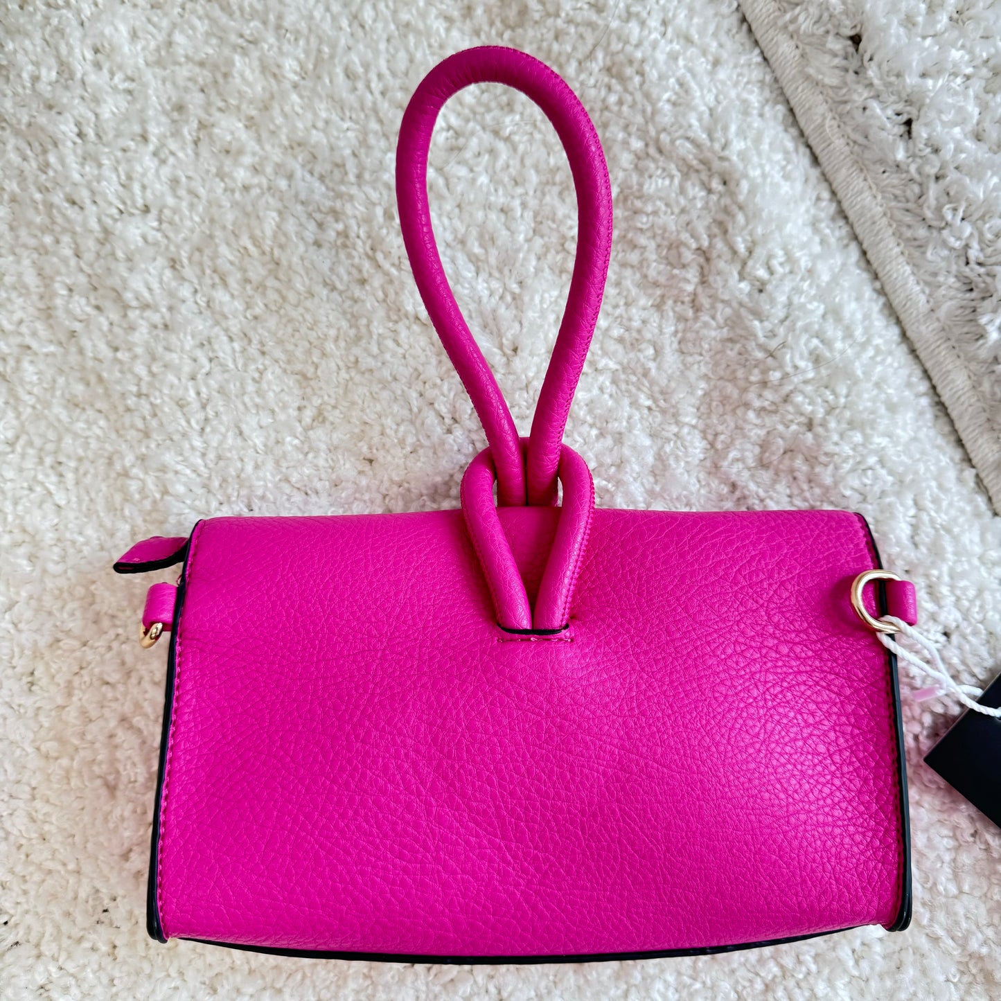 Stylische Handtasche in leuchtendem Pink