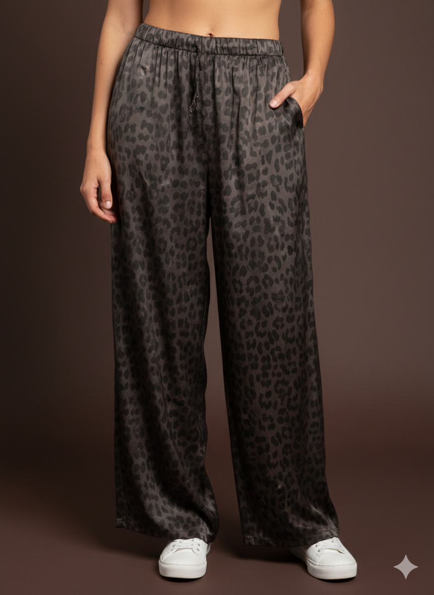 Damenhose Stoffhose aus Viskose weit geschnitten Satinoptik Leopardenoptik
