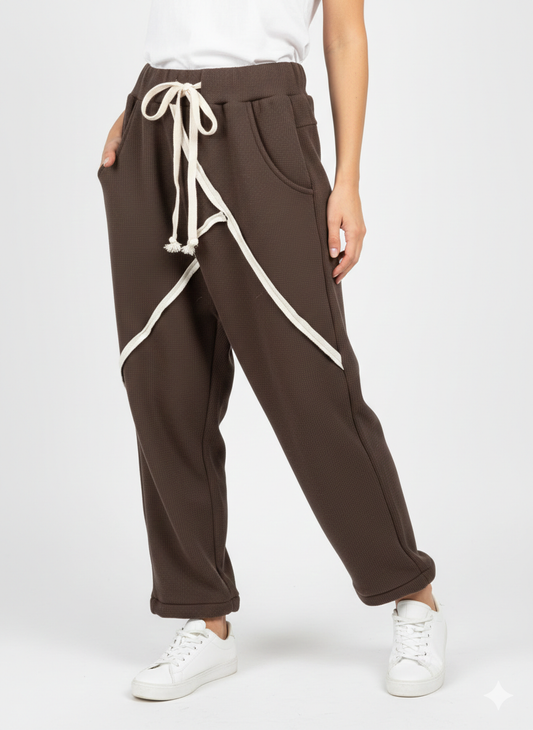 Damesbroek, baggy model, zacht en dik gevoerd aan de binnenkant.