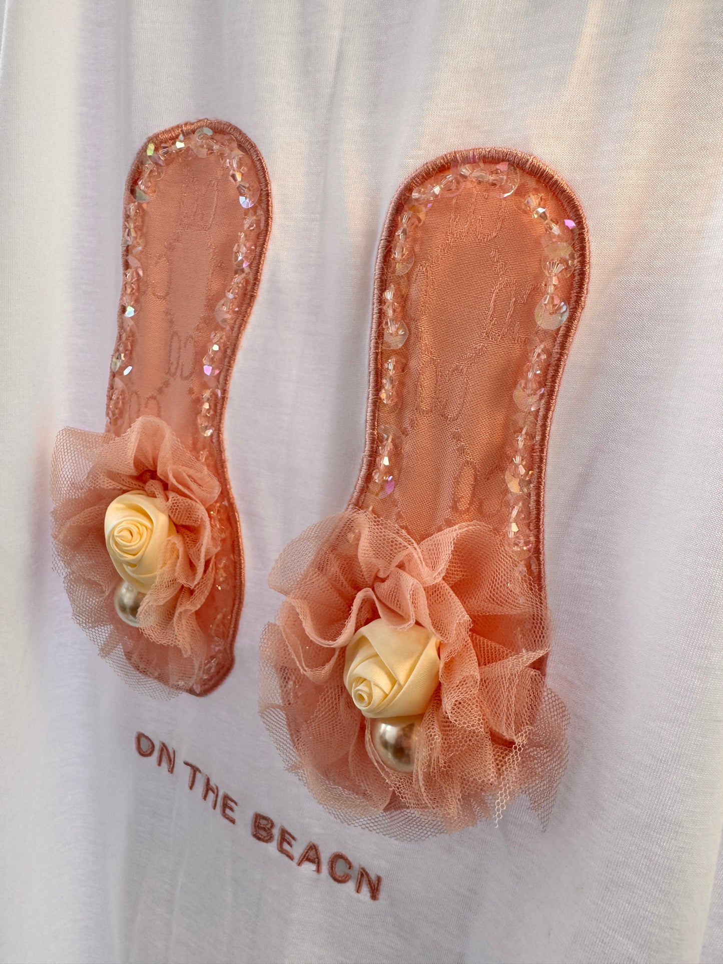 Damen T-Shirt Weiß mit 3D Sandalen-Motiv – Baumwolle 38–42