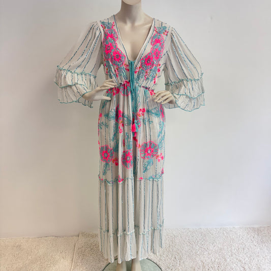 Boho-Chic Maxi Kleid mit Blumenstickerei und Volantärmeln