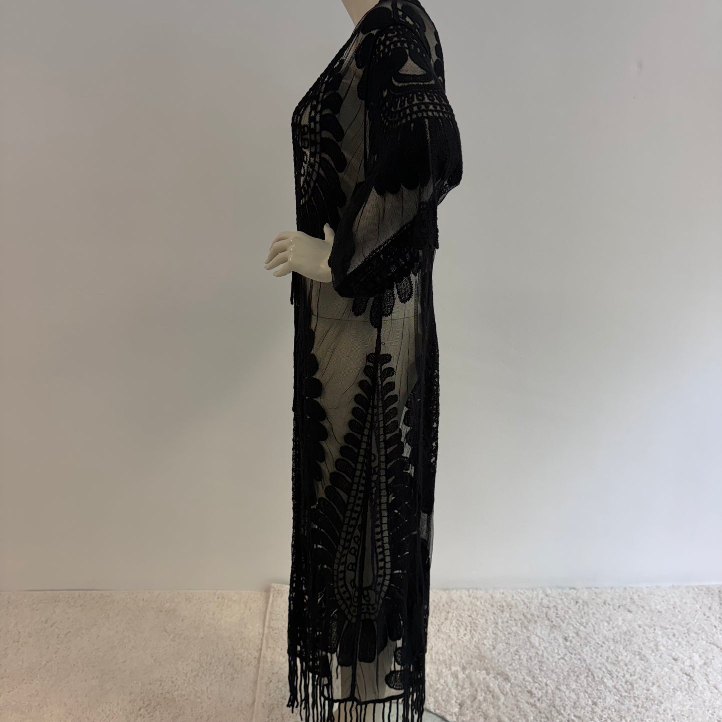 Eleganter Schwarzer Spitzen-Kaftan mit Fransen