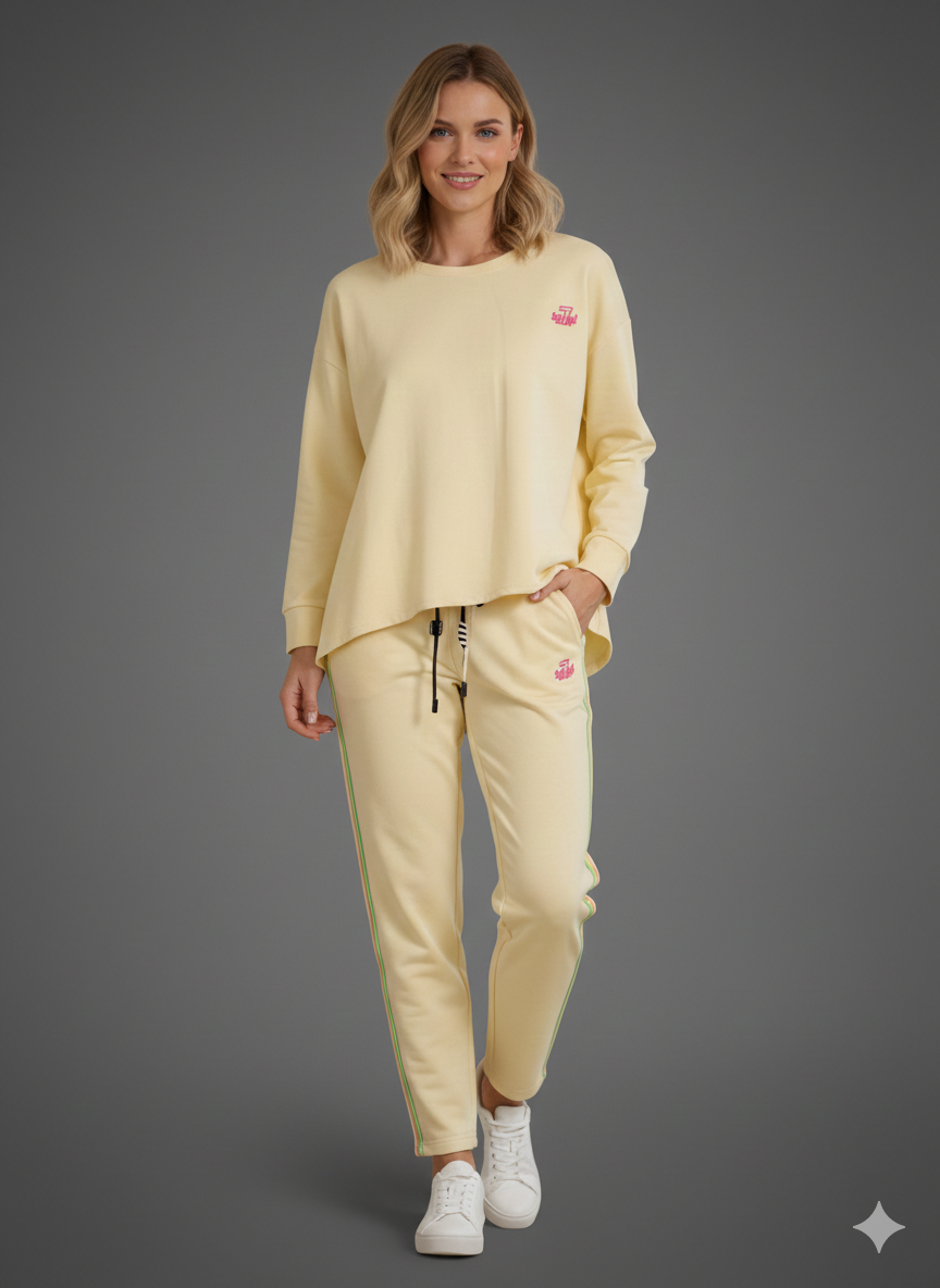 Dames tweedelige set/combinatie bestaande uit een broek en een lange blouse, verkrijgbaar in vele kleuren en maten 38-42+.