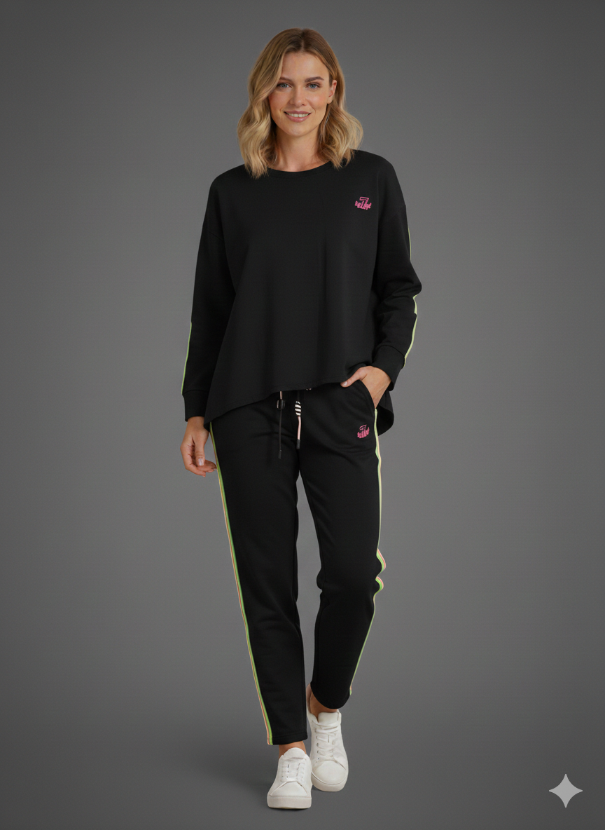 Dames tweedelige set/combinatie bestaande uit een broek en een lange blouse, verkrijgbaar in vele kleuren en maten 38-42+.