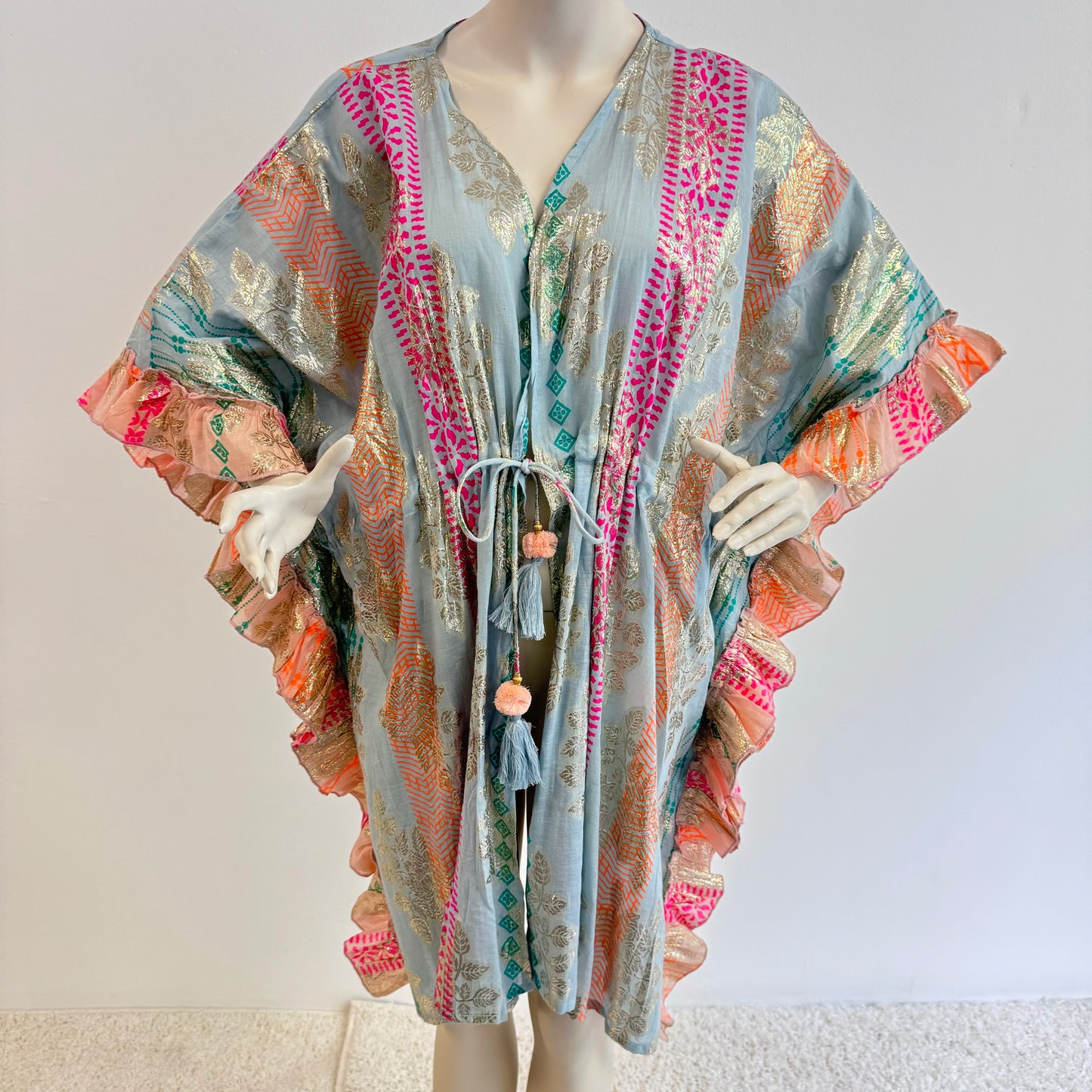 Boho-Chic Kaftan mit Buntgemusterten Rüschen