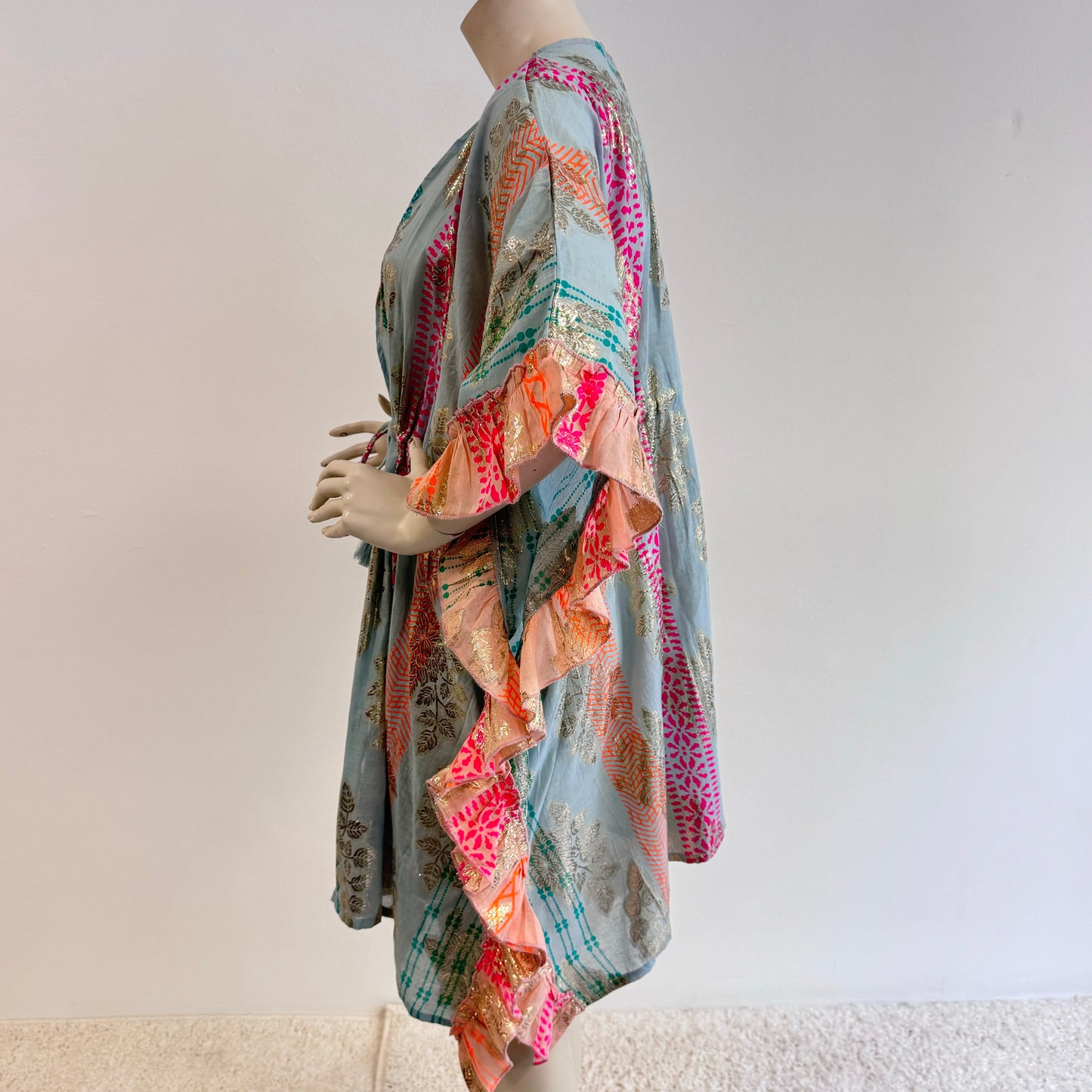 Boho-Chic Kaftan mit Buntgemusterten Rüschen