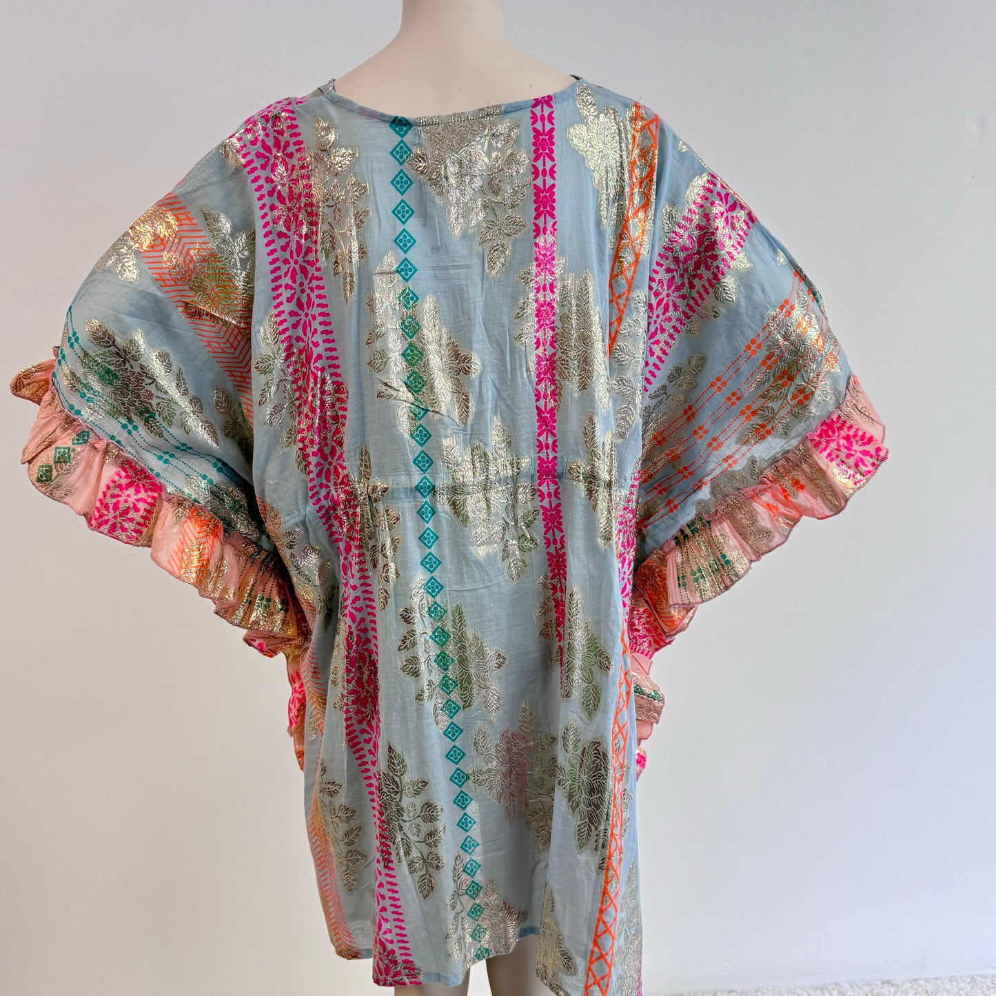 Boho-Chic Kaftan mit Buntgemusterten Rüschen