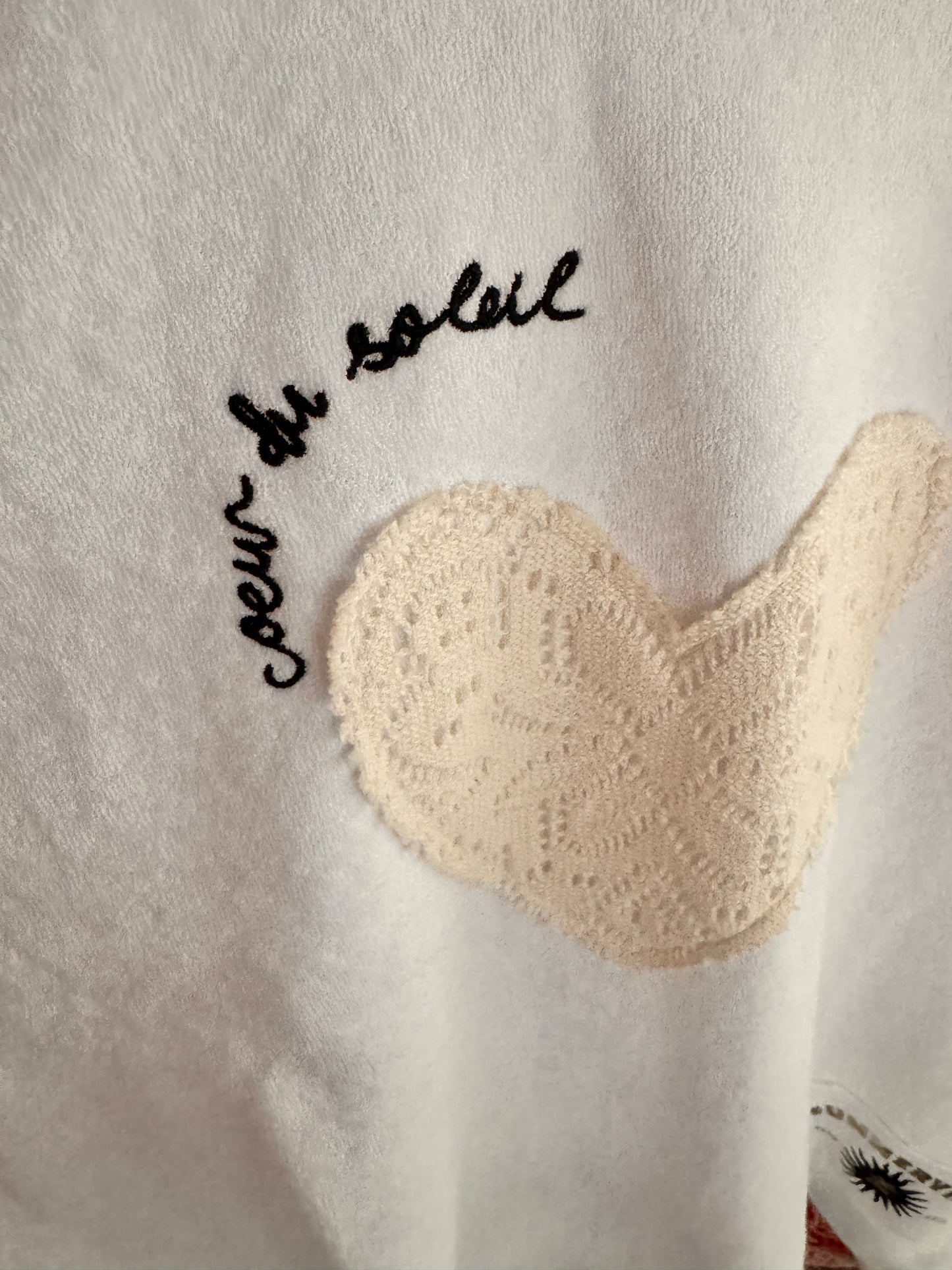 Yippie Hippie T-Shirt Damen – weißes Damen-T-Shirt mit Herz & Frottier-Optik