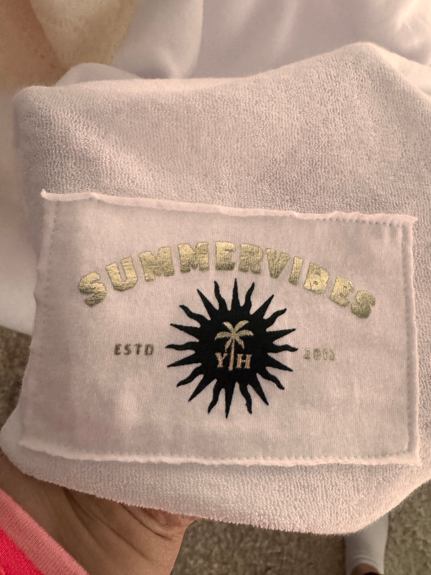 Yippie Hippie T-Shirt Damen – weißes Damen-T-Shirt mit Herz & Frottier-Optik