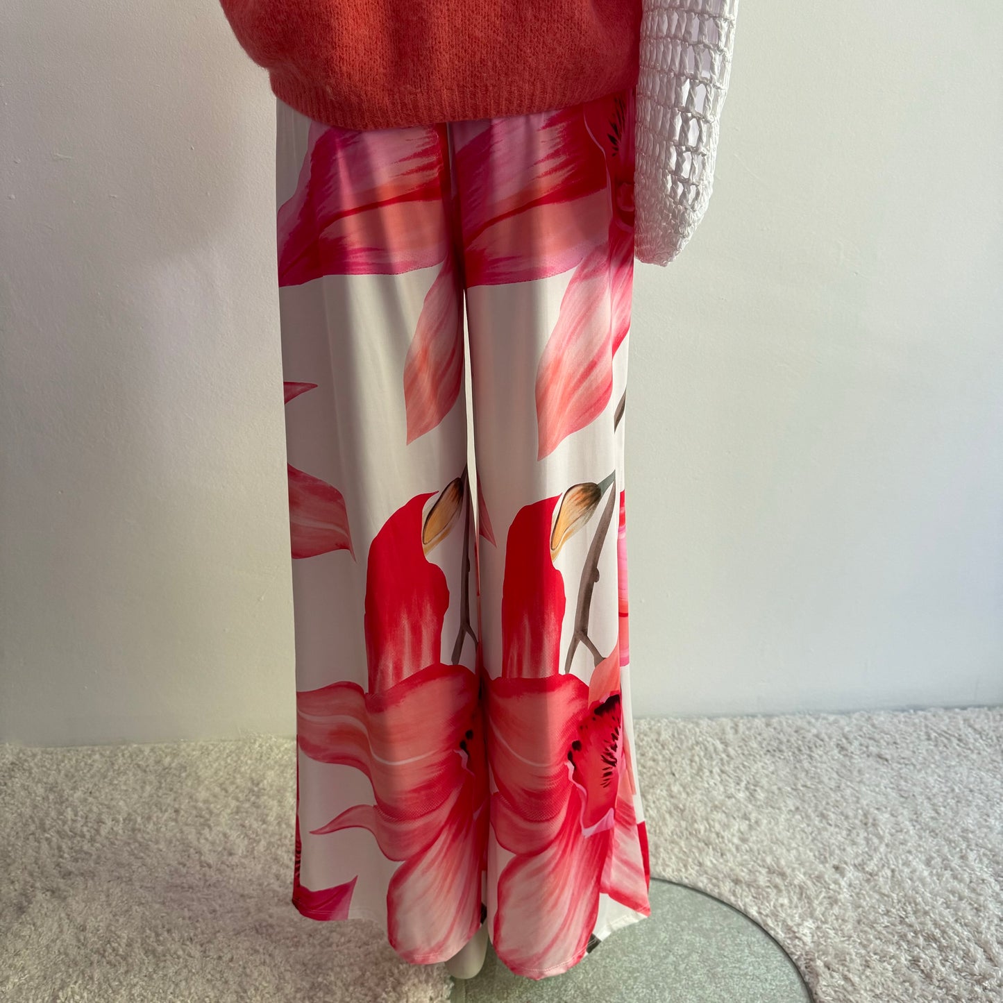 Weite Hose mit floralem Print