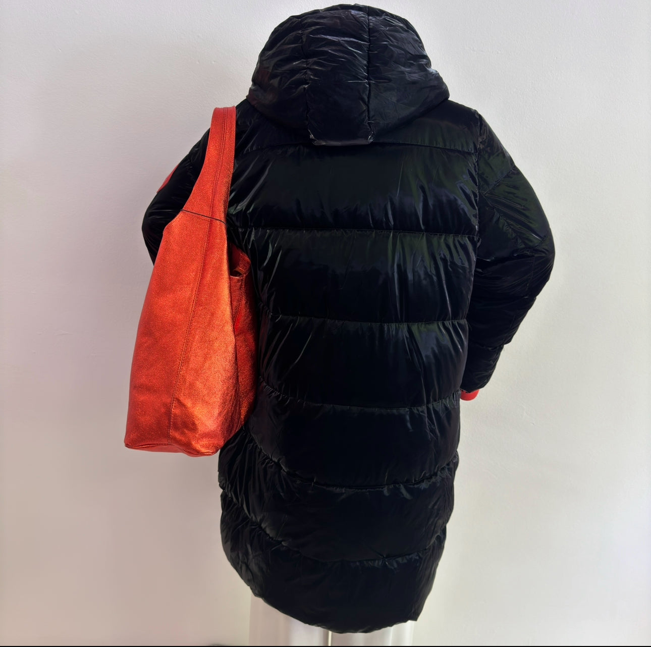 Winterjacke mit Orange abgesetzt