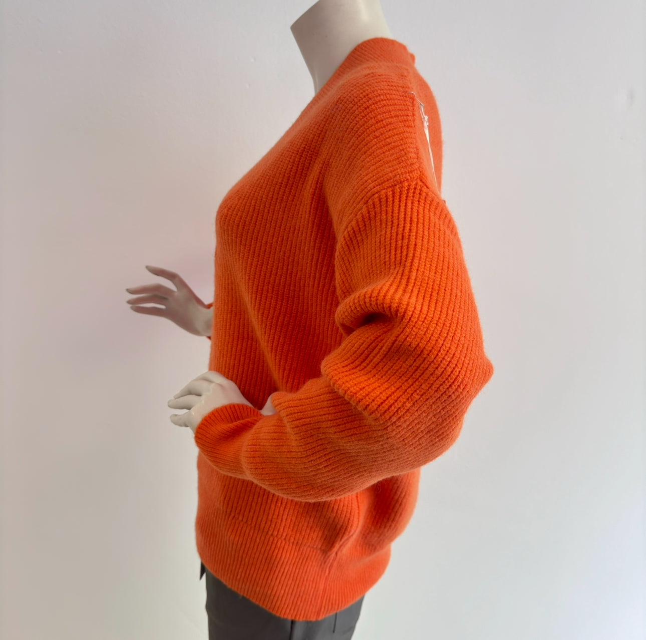 Elegant Knit V-Pullover Orange