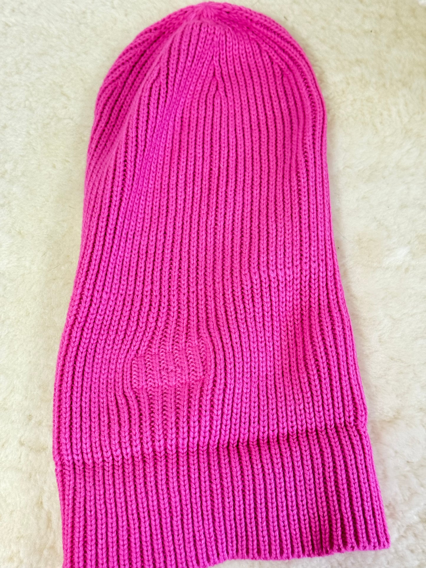 Strickmütze in kräftigem Pink – „Love“-Edition