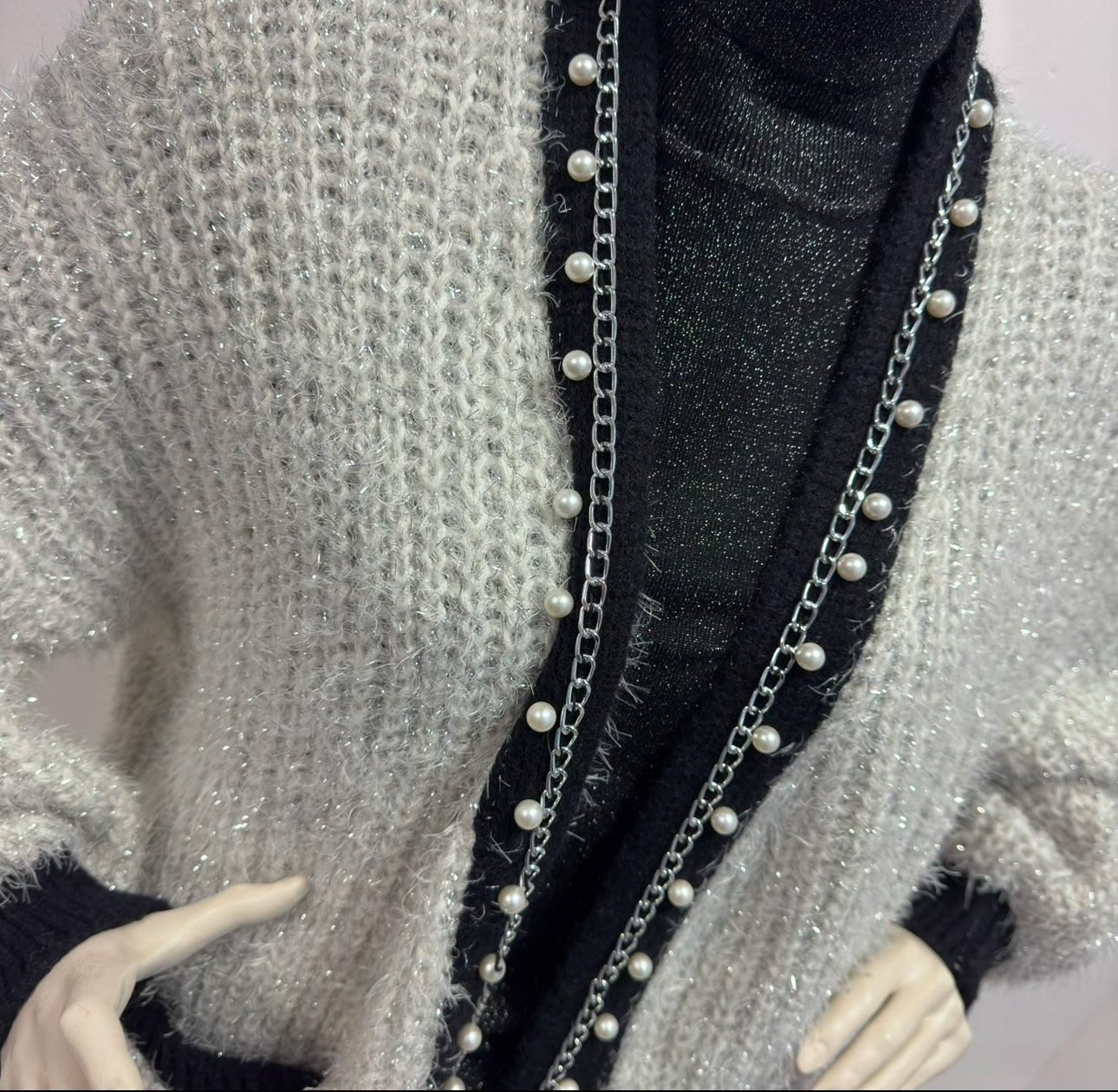 Strickjacke grau/schwarz mit Perlen