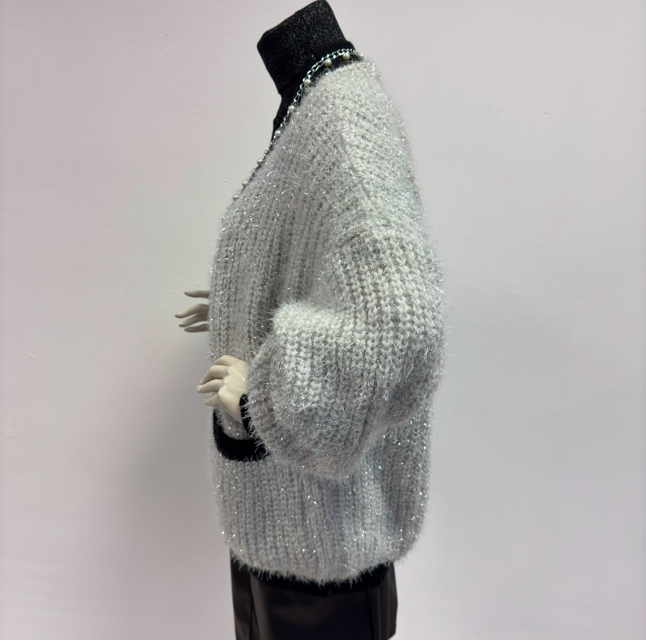 Strickjacke grau/schwarz mit Perlen