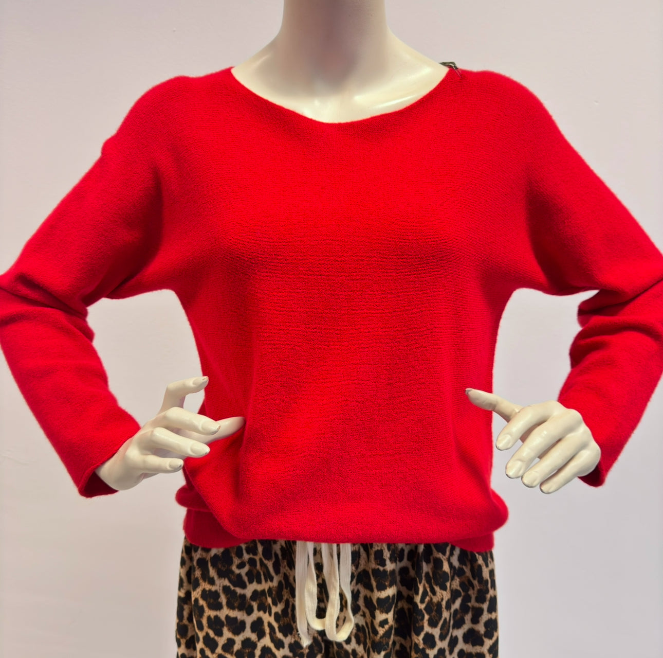 Leuchtender Rundhals-Pullover in lebhaftem Rot