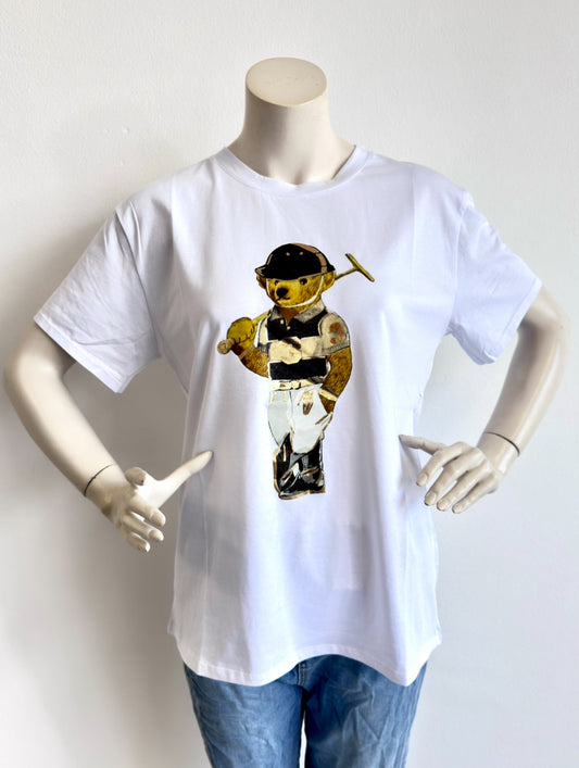 Weißes T-Shirt "Adventure Bear" – Begleite unseren mutigen Entdecker!