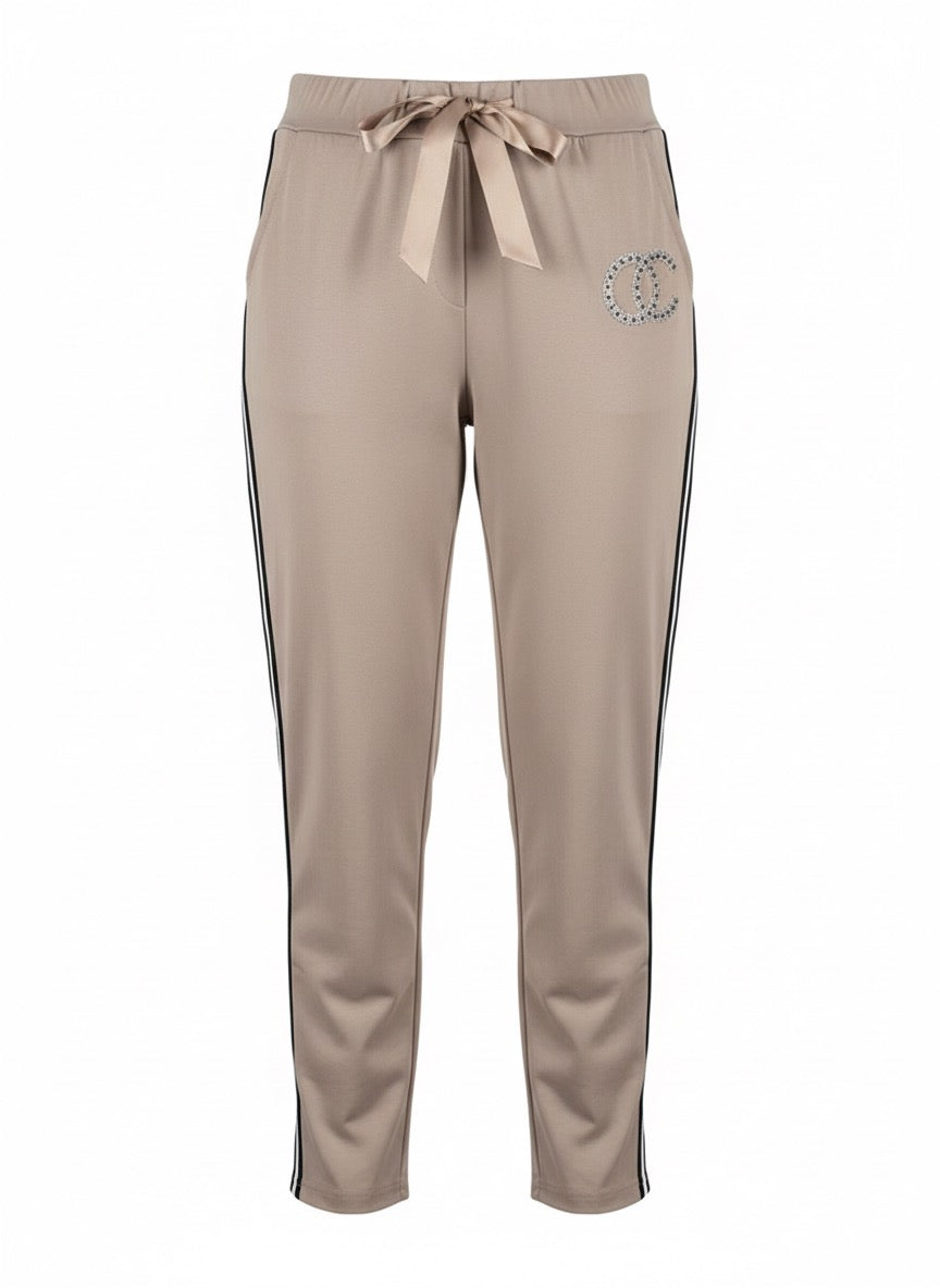 Dames tweedelig set bestaande uit blazer en broek, maten 38-42