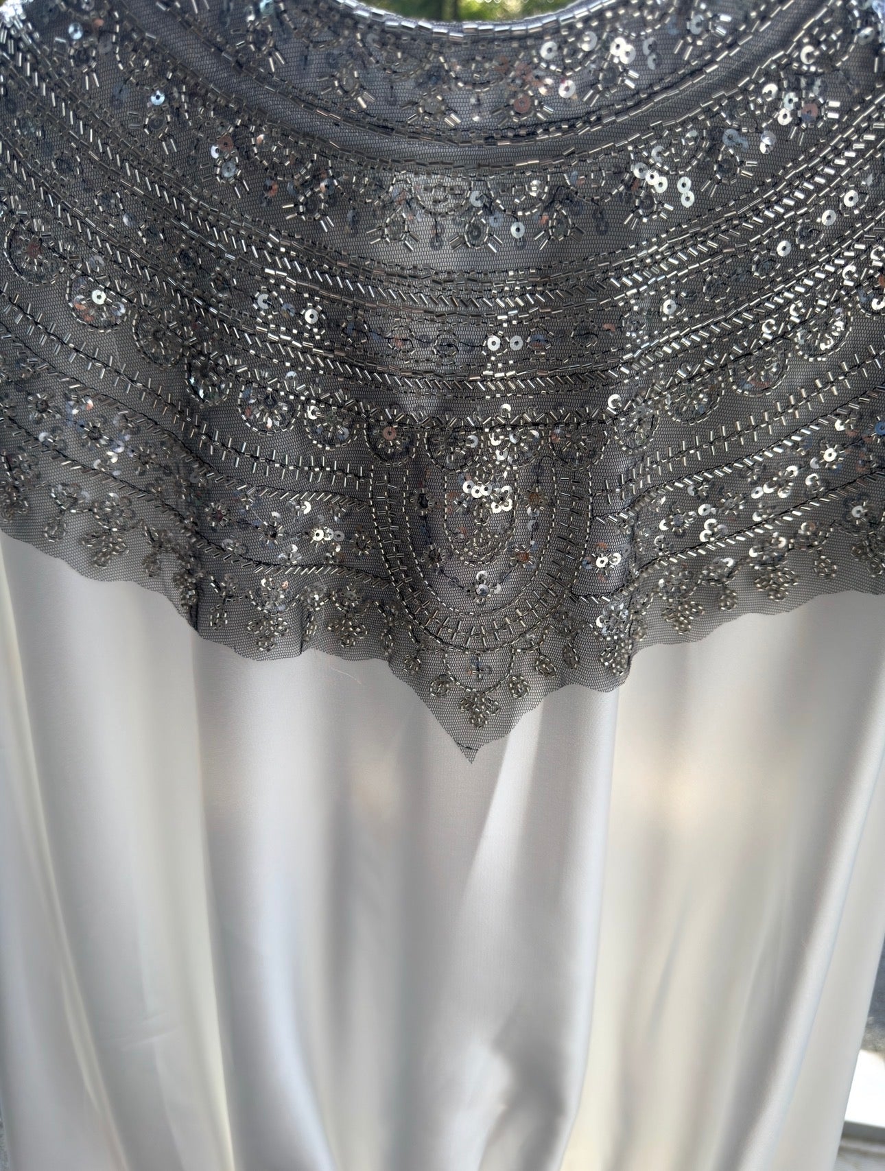 ✨ Rose Couture Glamour-Bluse – Fledermausärmel & funkelnde Schmuckapplikationen