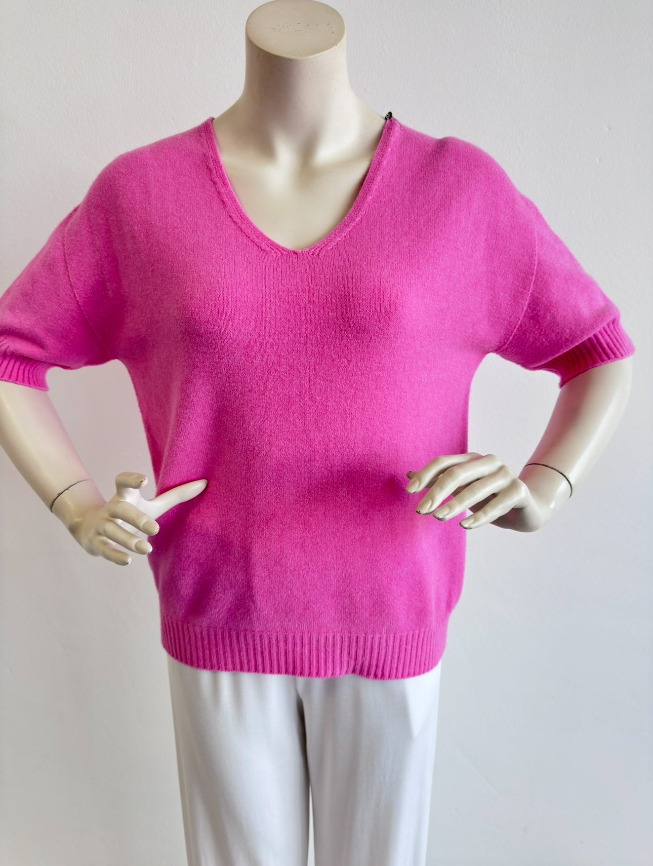 Strahlender Pink-Pullover