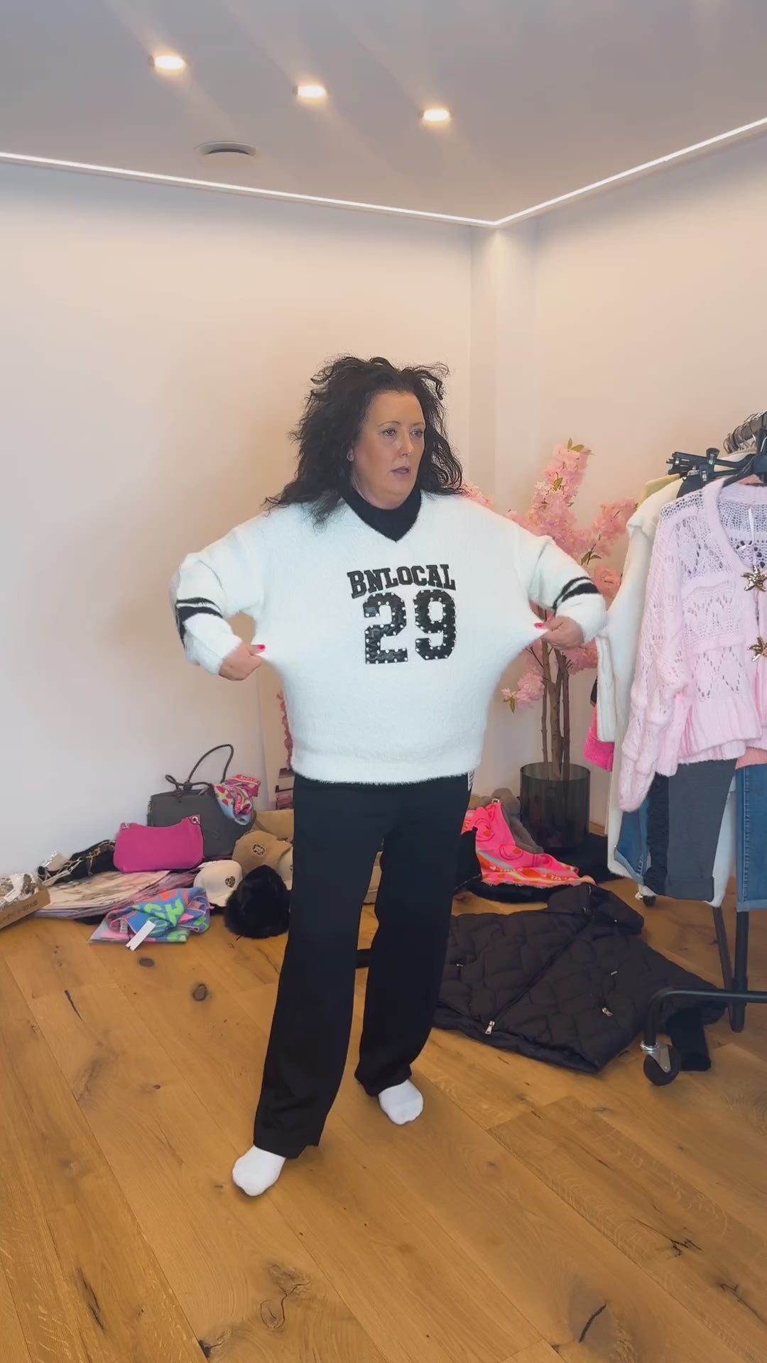 Pullover „Varsity Glam“ – Creme/Schwarz